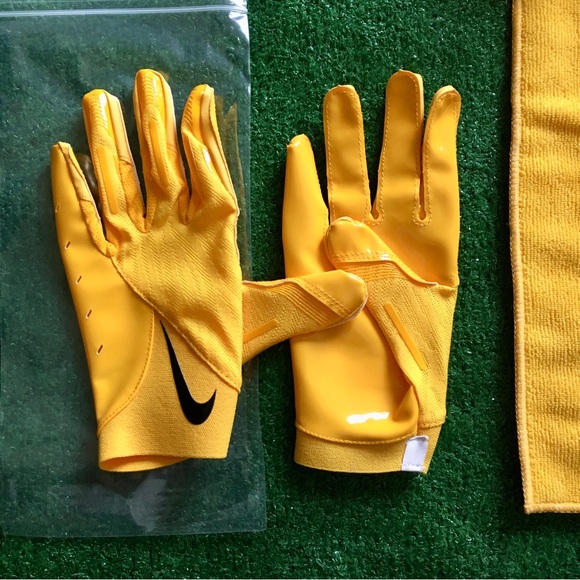 NEW NFL NIKE VAPOR KNIT 4.0 MAGNIGRIP+ WR FOOTBALL GLOVES WITH STREAMER TOWEL - Picture 2 of 7